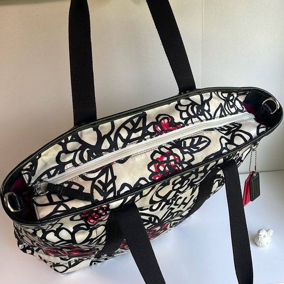 Coach Poppy Tote - Picture 11 of 17